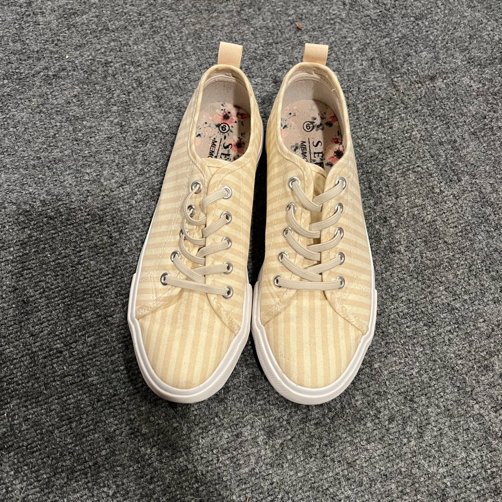 Serra Womens Fashion Sneakers